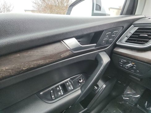 Used 2020 Audi Q5 2.0T Premium w/ Convenience Package image 15