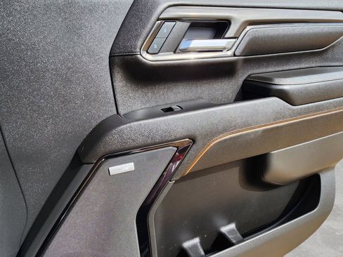 Used 2024 GMC Sierra 2500 AT4 w/ AT4 Premium Plus Package image 16