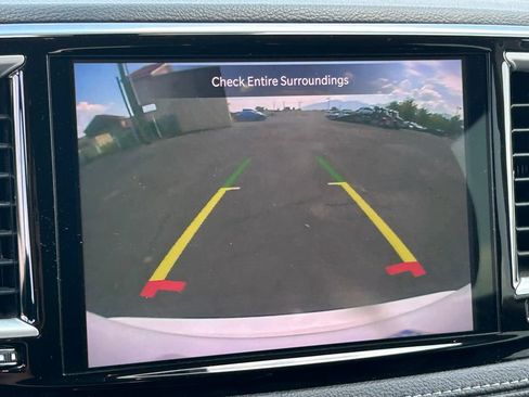 Used 2023 Chrysler Pacifica Touring-L FWD image 14