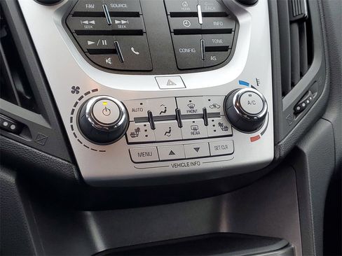 Used 2017 Chevrolet Equinox LT w/ Convenience Package image 24