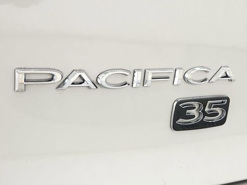 Used 2020 Chrysler Pacifica Limited FWD image 36