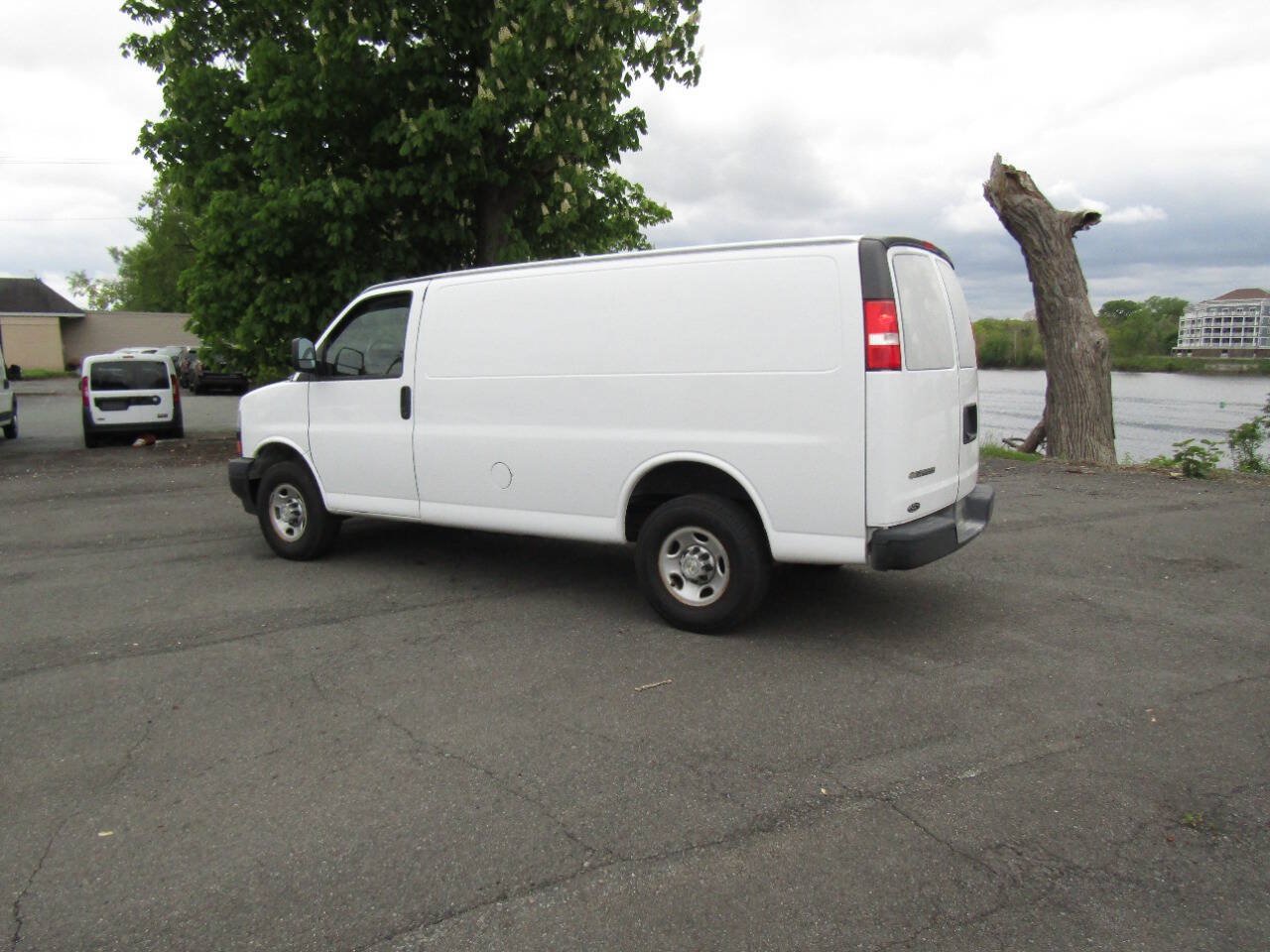 Used 2021 Chevrolet Express 2500 w/ Driver Convenience Package RWD image 4