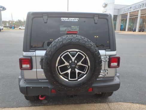 Used 2019 Jeep Wrangler Sport image 4