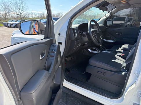 Used 2024 Nissan Frontier SV w/ Hardbody Edition image 6