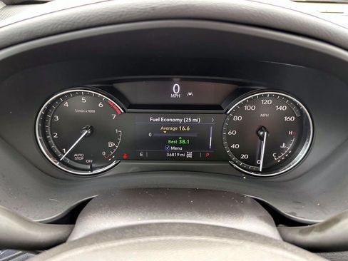 Used 2022 Cadillac XT4 Luxury w/ Cold Weather Package AWD/4WD image 18