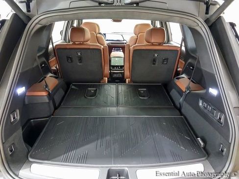 New 2026 Cadillac Vistiq Luxury w/ LPO, Floor Liner Package AWD/4WD image 20