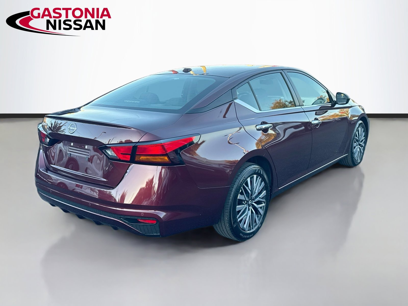 Used 2025 Nissan Altima 2.5 SV FWD image 9