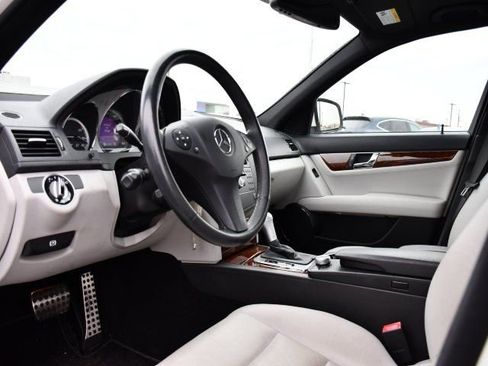 Used 2009 Mercedes-Benz C 300 Sedan image 13