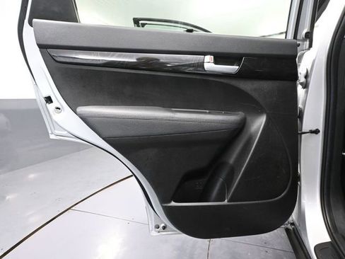 Used 2015 Kia Sorento LX image 33