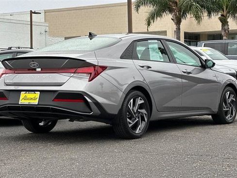 Certified 2025 Hyundai Elantra Sport image 4