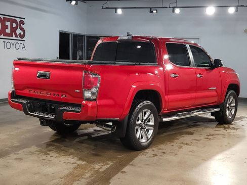 Used 2017 Toyota Tacoma Limited image 7