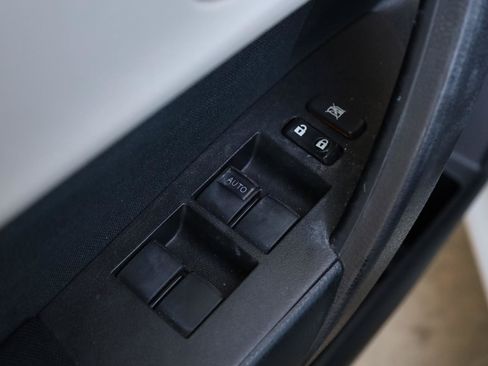 Used 2014 Toyota Corolla LE FWD image 38