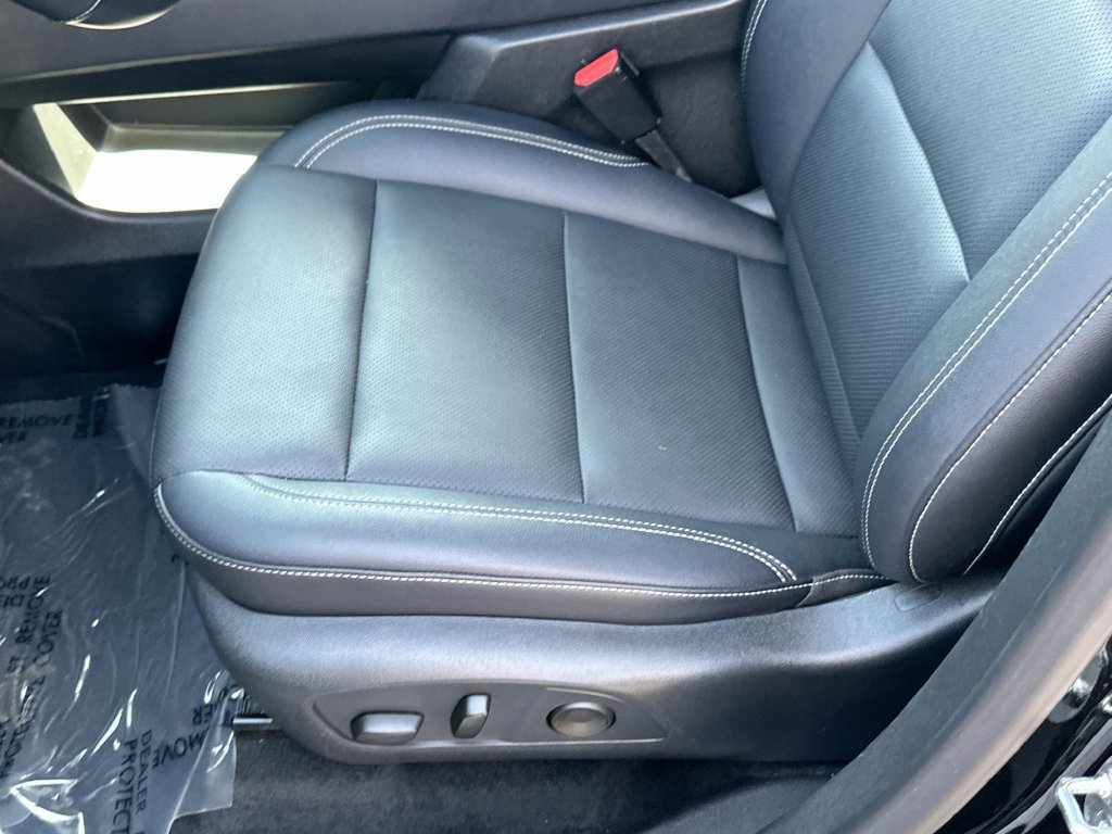 Used 2025 Chevrolet Traverse LT AWD/4WD image 18