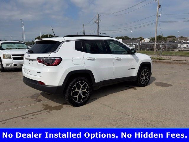 Used 2024 Jeep Compass Latitude AWD/4WD image 3
