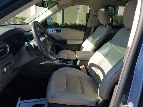 Used 2020 Ford Explorer Platinum w/ Premium Technology Package image 29