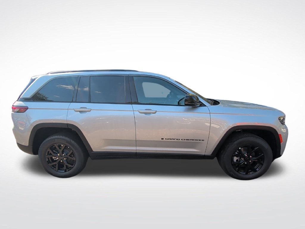 New 2026 Jeep Grand Cherokee Altitude AWD/4WD image 6