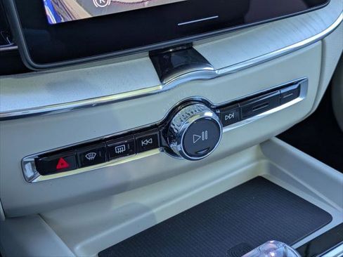 New 2026 Volvo XC60 T8 Ultra w/ Protection Package Premier image 8