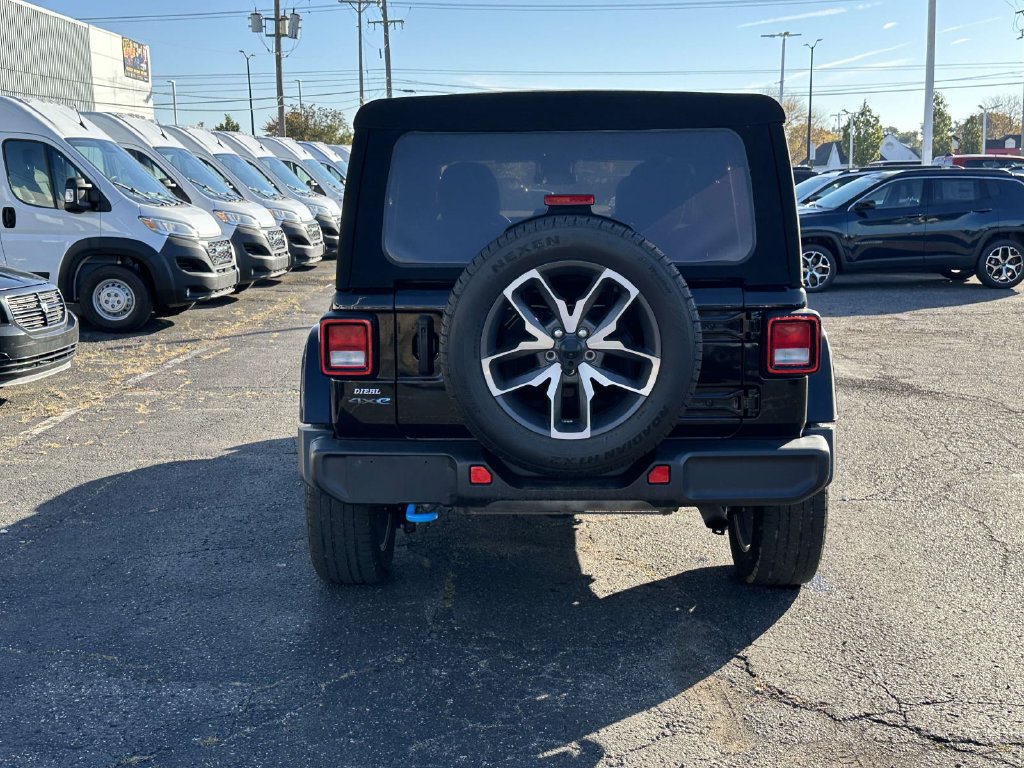 Used 2024 Jeep Wrangler Unlimited w/ Convenience Group AWD/4WD image 5