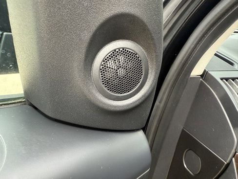 Used 2015 Land Rover LR2 image 16