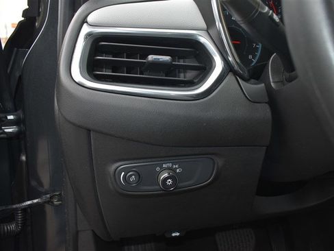 Used 2020 Chevrolet Equinox LS w/ LS Convenience Package image 11