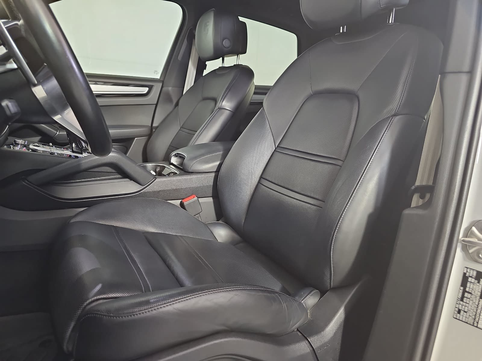Used 2022 Porsche Cayenne Platinum Edition AWD/4WD image 15