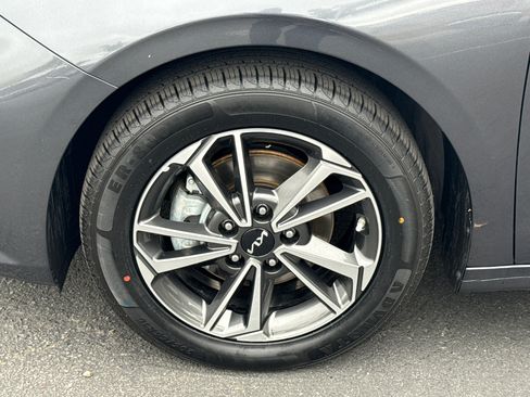 Used 2023 Kia Forte LXS FWD image 5