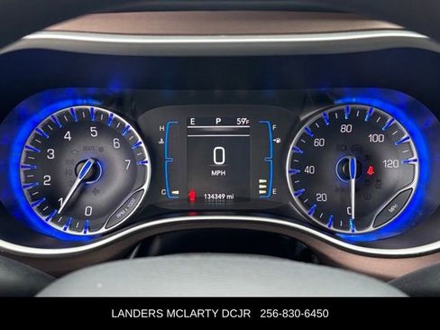 Used 2017 Chrysler Pacifica Touring image 27