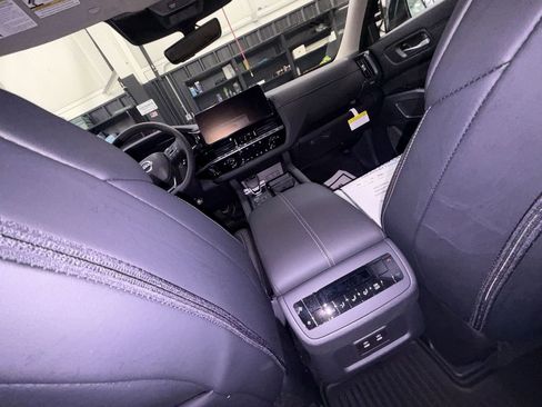 New 2026 Nissan Pathfinder SL image 21