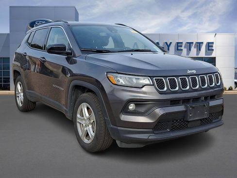 Used 2024 Jeep Compass Latitude image 1