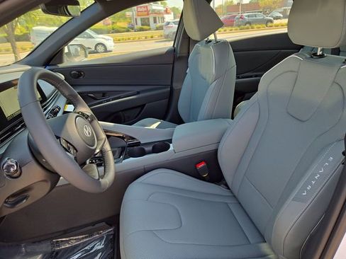 New 2025 Hyundai Elantra Limited FWD image 25