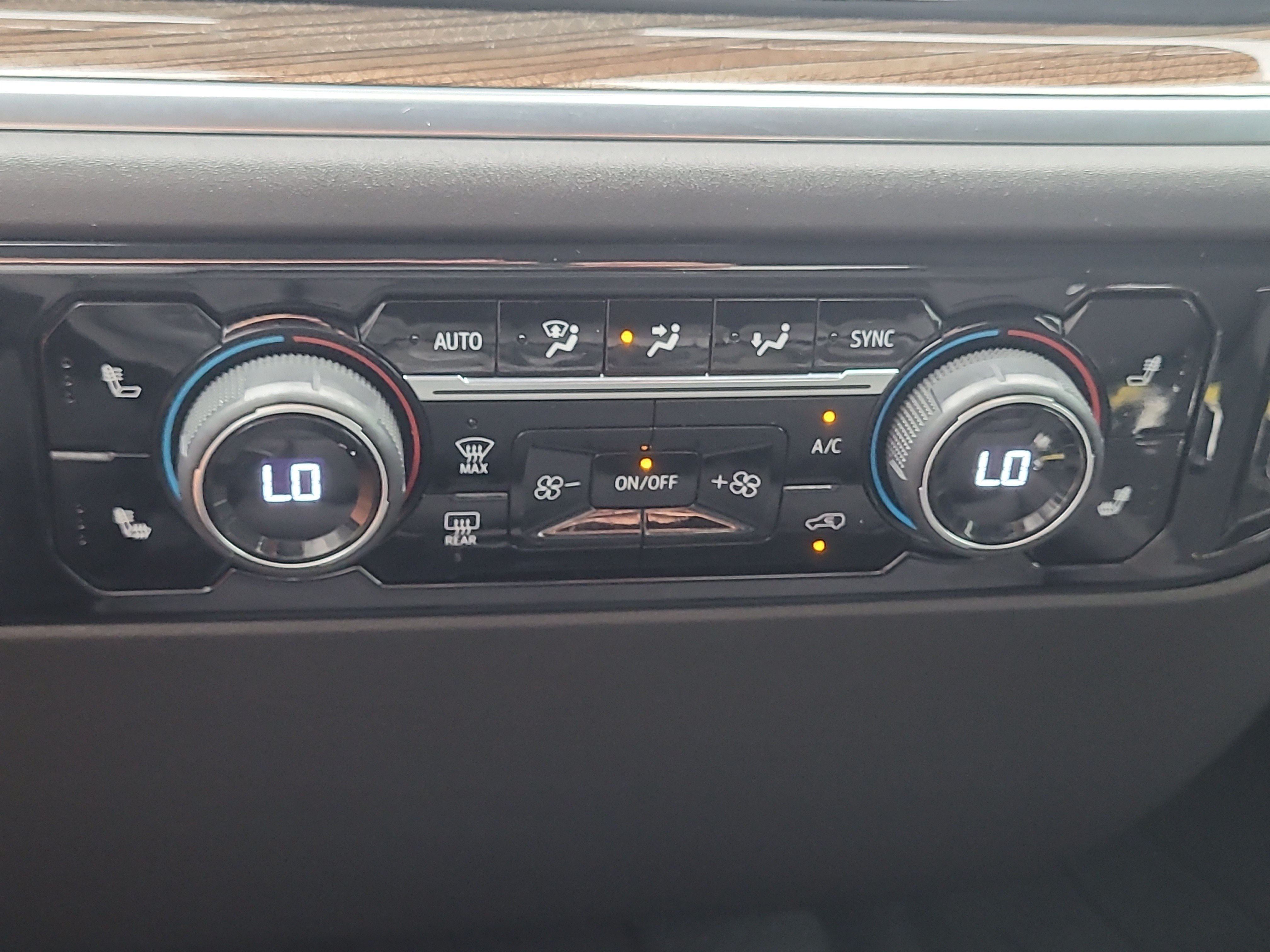 Used 2022 Chevrolet Silverado 1500 LT w/ Protection Package AWD/4WD image 27