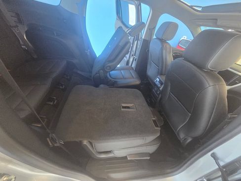 Used 2019 GMC Acadia SLT w/ LPO, Floor Liner Package FWD image 16