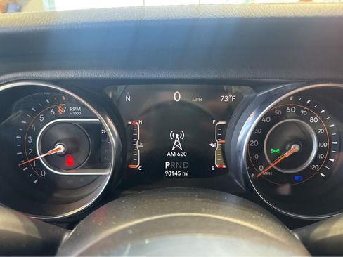 Used 2021 Jeep Wrangler Unlimited Sahara AWD/4WD image 3