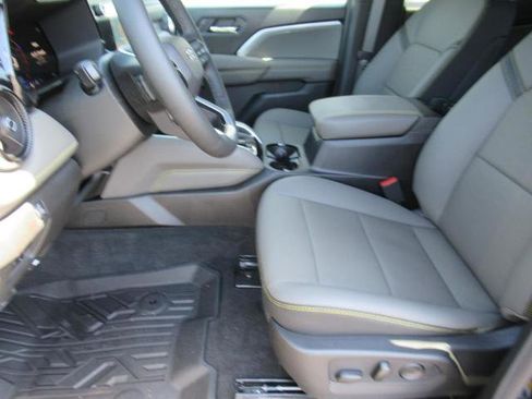 New 2025 Chevrolet Colorado ZR2 w/ ZR2 Bison Edition image 18