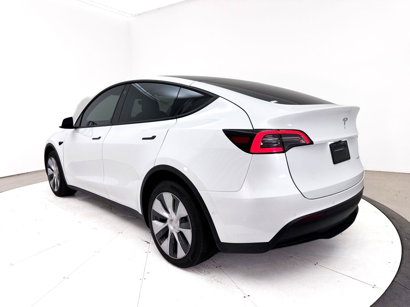 Used 2022 Tesla Model Y Long Range AWD/4WD image 14