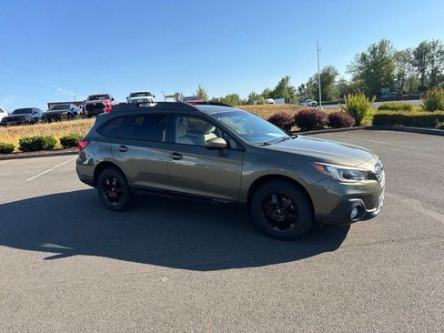 Used 2018 Subaru Outback 2.5i Premium AWD/4WD image 2