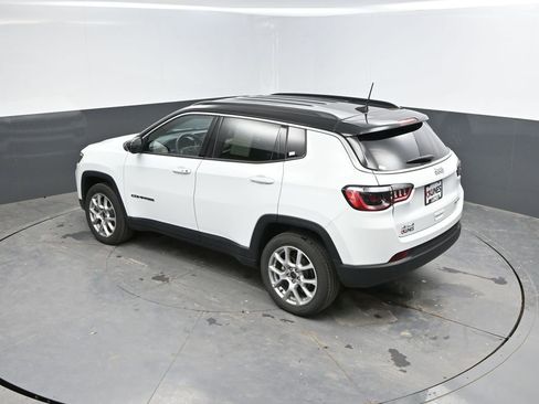 Used 2025 Jeep Compass Limited AWD/4WD image 22