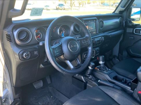 Used 2023 Jeep Gladiator Sport image 18