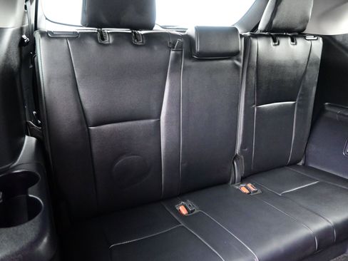 Used 2024 Toyota Highlander XLE AWD/4WD image 17