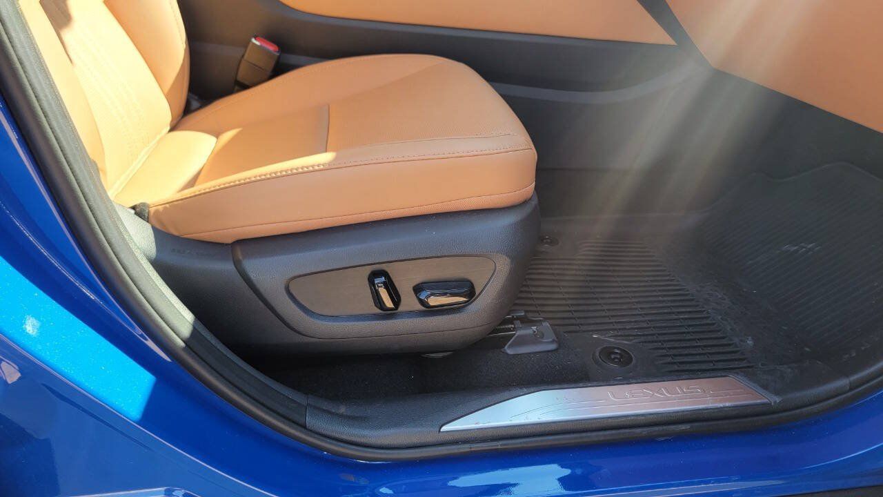 Used 2025 Lexus NX 250 FWD w/ Accessory Package (2T) image 12