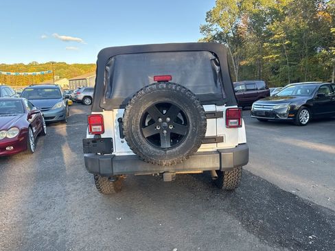 Used 2012 Jeep Wrangler Unlimited Sahara image 15