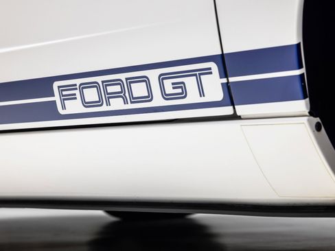 Used 2005 Ford GT RWD image 20