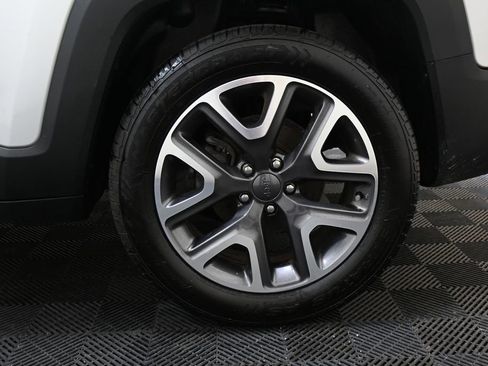 Used 2018 Jeep Renegade Latitude FWD image 35