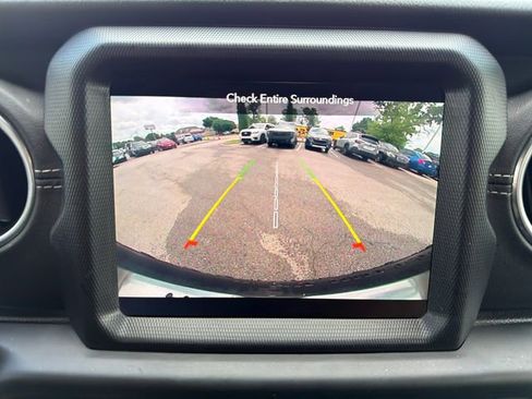 Used 2020 Jeep Wrangler Unlimited Sahara AWD/4WD image 13