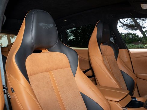 Used 2025 Aston Martin DBX 707 AWD/4WD image 16