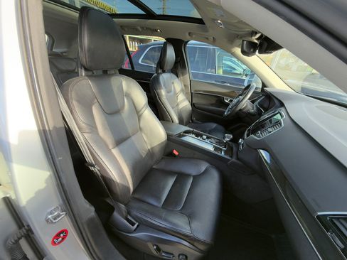 Used 2018 Volvo XC90 T6 Momentum w/ Convenience Package image 20