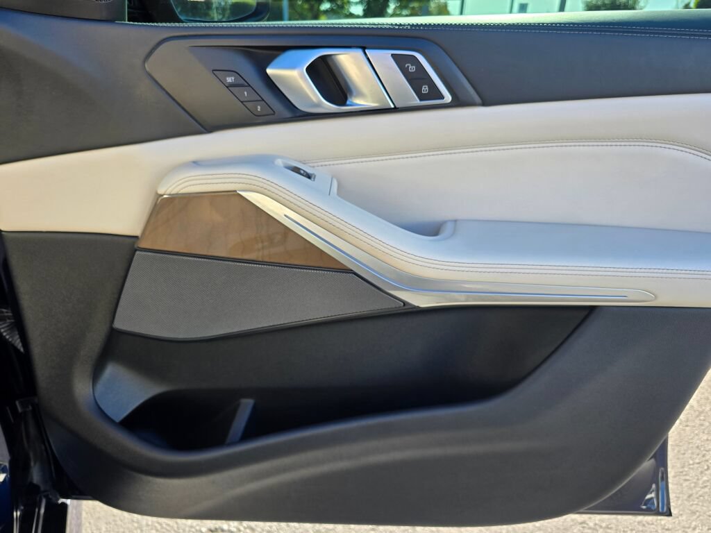 Used 2020 BMW X5 xDrive40i w/ M Sport Package AWD/4WD image 31