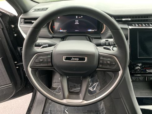 Used 2023 Jeep Grand Cherokee L Laredo AWD/4WD image 18
