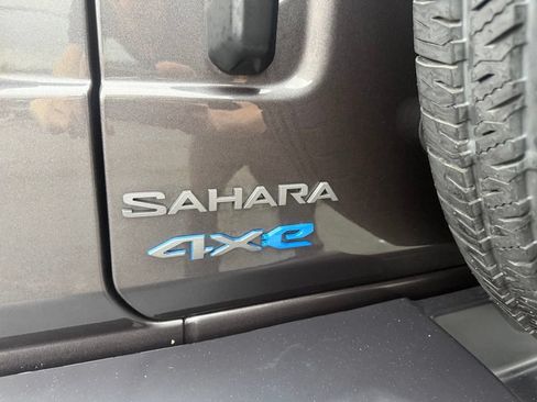 Used 2025 Jeep Wrangler Unlimited Sahara AWD/4WD image 50