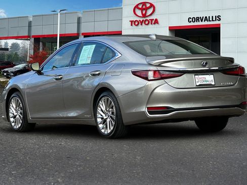 Used 2020 Lexus ES 300h w/ Luxury Package image 6